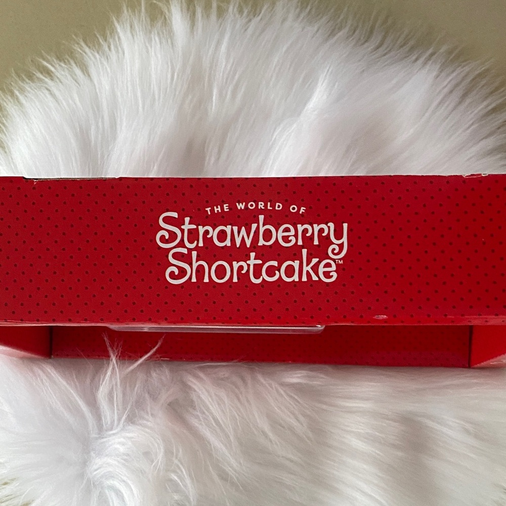 Strawberry Shortcake Tabletop Clock new in box /Analog display - Picture 3 of 5
